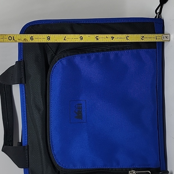 Rei Blue IPad or Tablet Carry Case - Picture 13 of 14